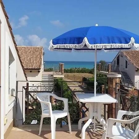 Holiday home Mansarda Camelie Via Dei Normanni, 45