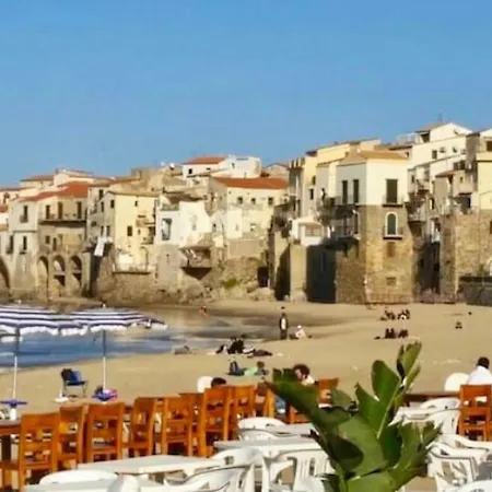 Holiday home Mansarda Camelie Via Dei Normanni, 45 *
