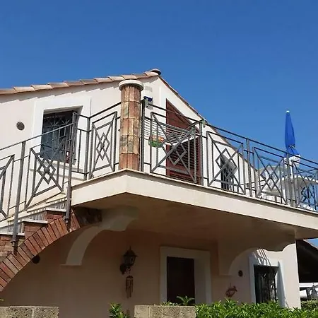 Holiday home Mansarda Camelie Via Dei Normanni, 45