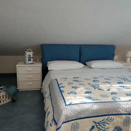Holiday home Mansarda Camelie Via Dei Normanni, 45 Campofelice Di Roccella