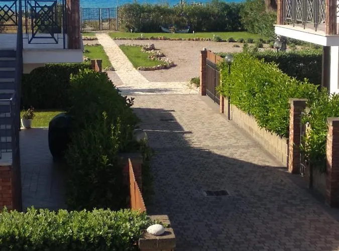 Vakantiehuis Mansarda Camelie Via Dei Normanni, 45 Campofelice Di Roccella